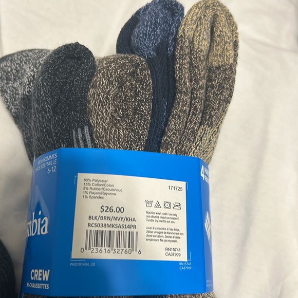 Columbia pack of 4 crew socks. Solid colors New . - Picture 6 of 6